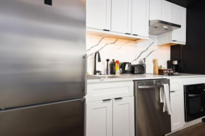 StylishHistoric 2BD On Riverwalk GymFree Parking